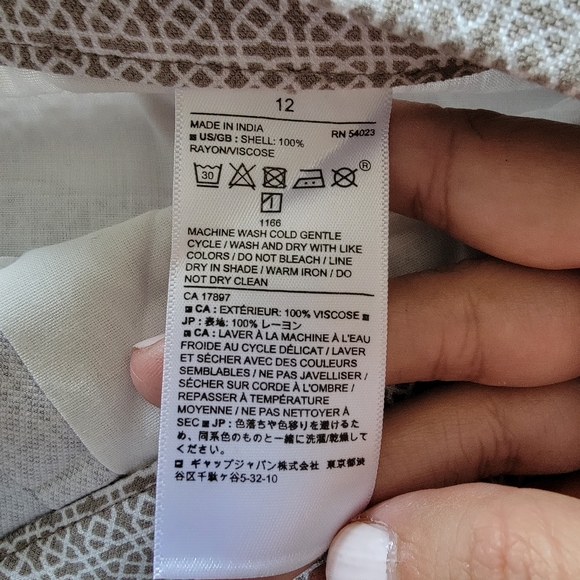 NWT Banana Republic pleated shorts, size 12 - Picture 5 of 5